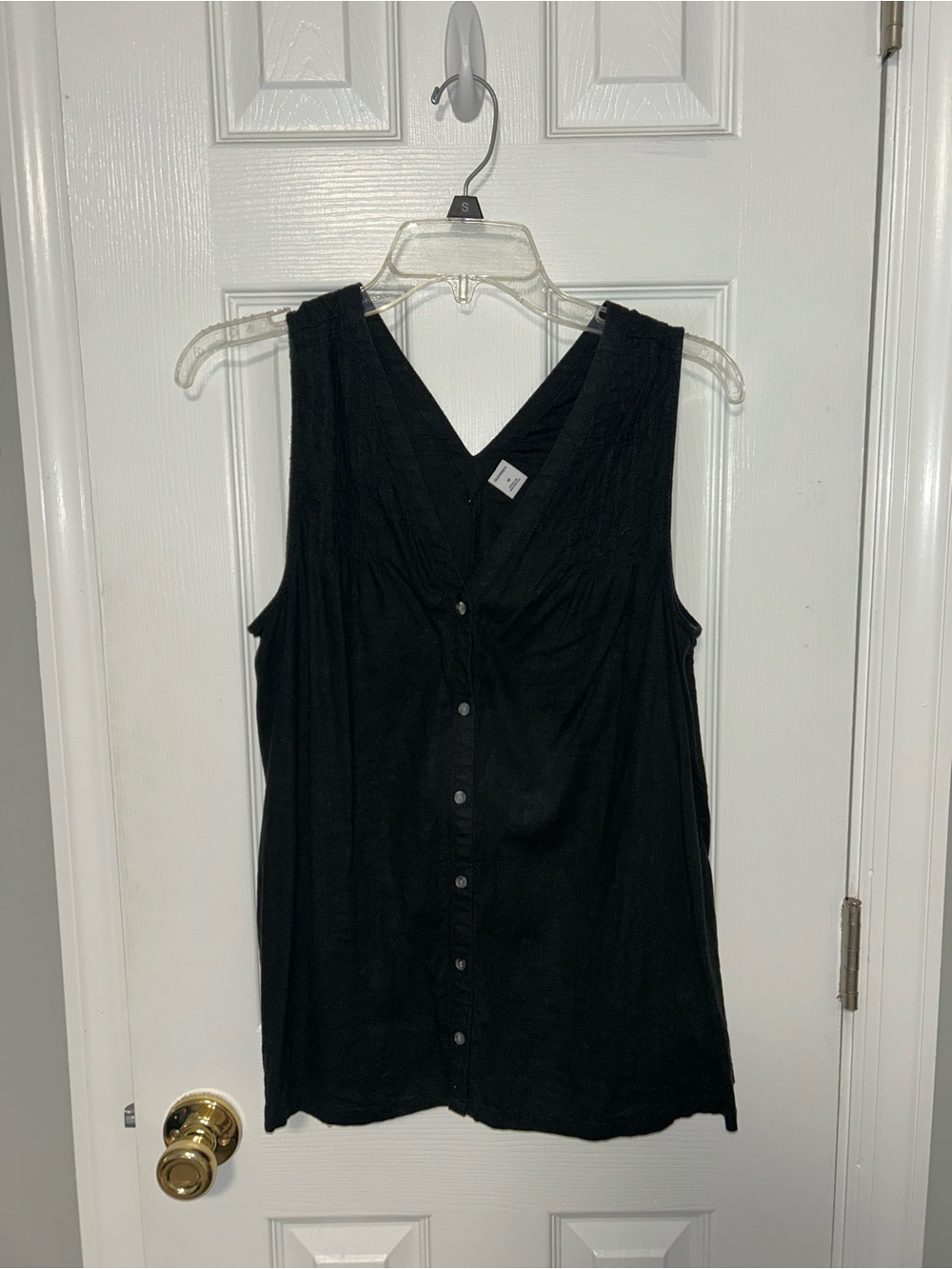 Old Navy Sleeveless Button-Front V-Neck Top - Black